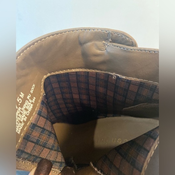 Madden Girl~Deliite~Faux Leather Ankle Boot~Criss Cross String Detail~Size 7.5 - Picture 13 of 14